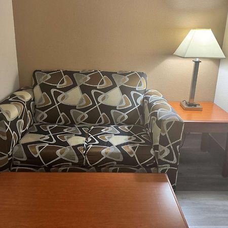 Super 8 By Wyndham Huntsville Buitenkant foto