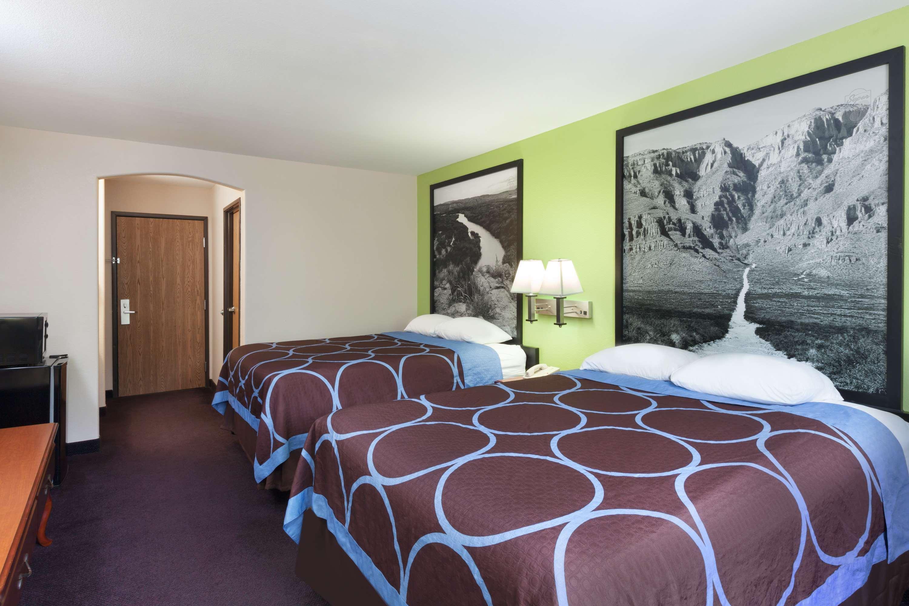 Super 8 By Wyndham Huntsville Buitenkant foto