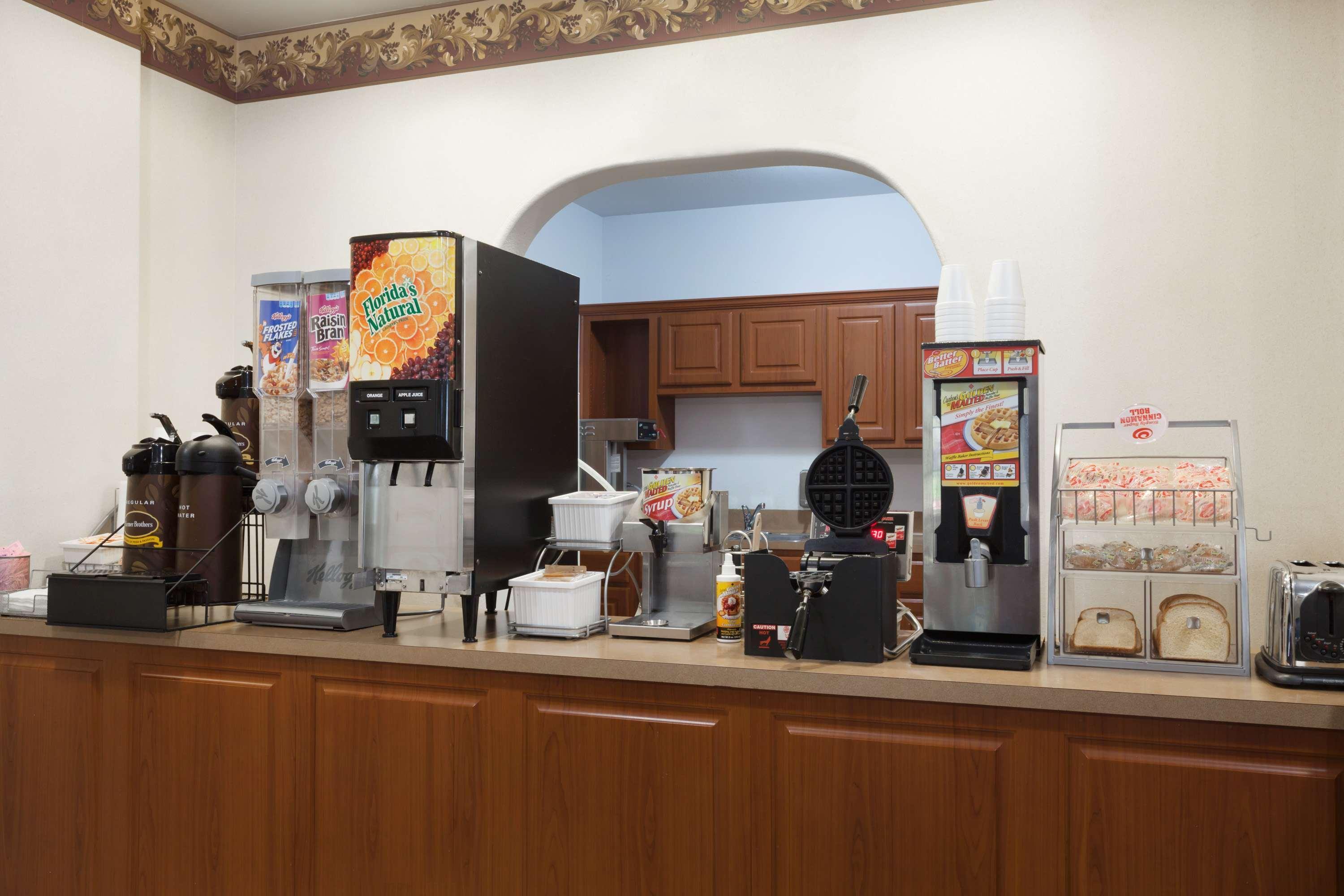 Super 8 By Wyndham Huntsville Buitenkant foto