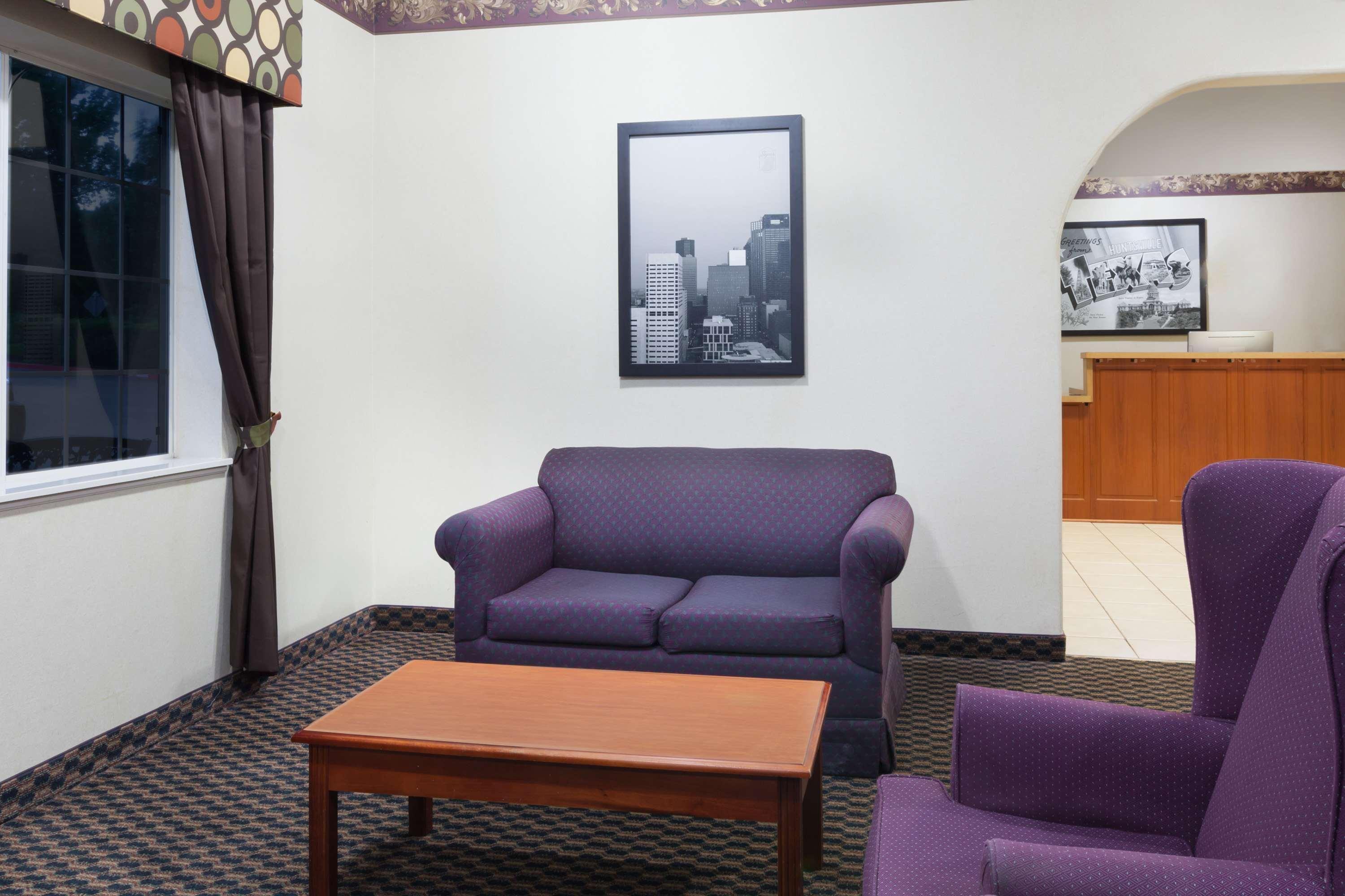 Super 8 By Wyndham Huntsville Buitenkant foto