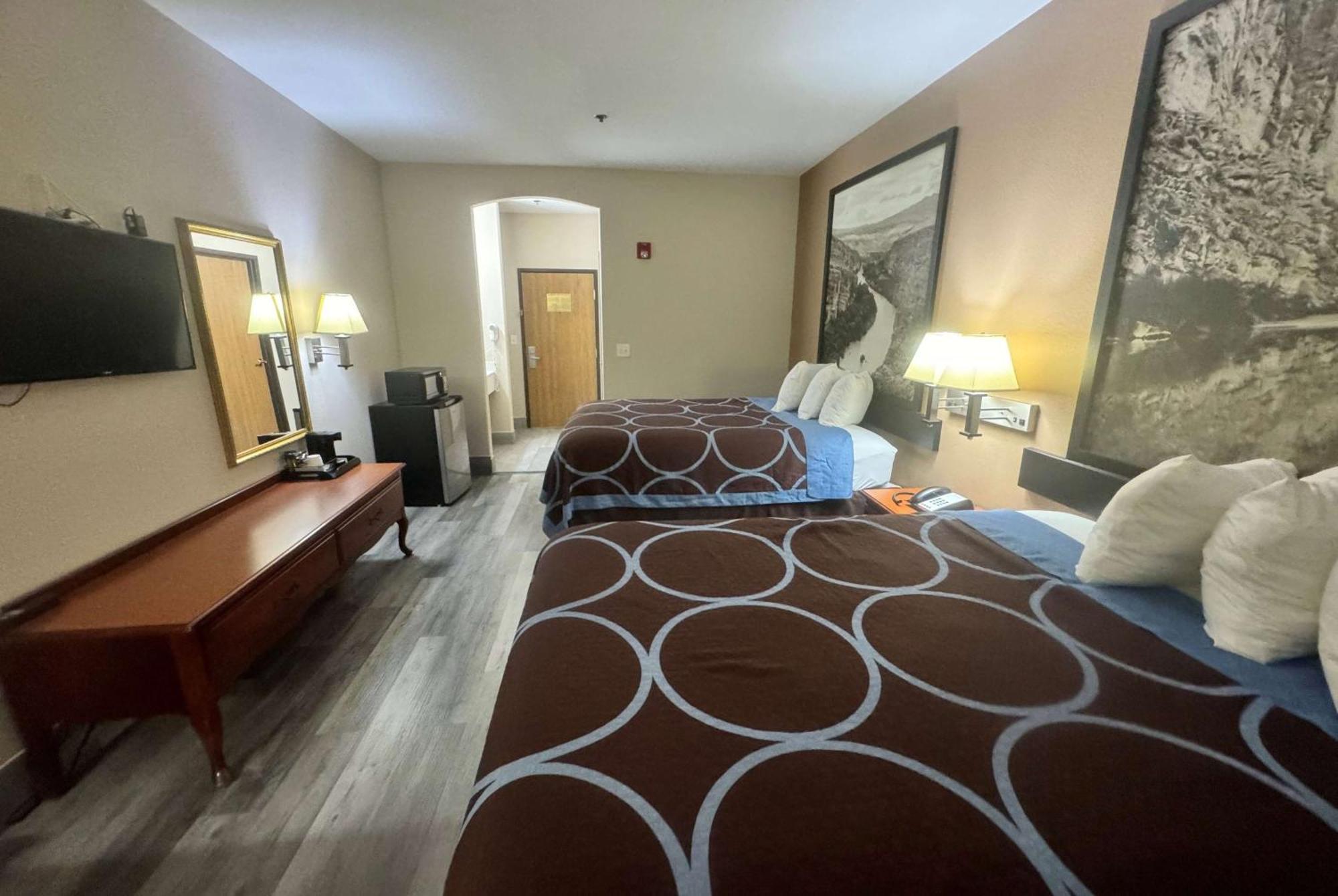 Super 8 By Wyndham Huntsville Buitenkant foto